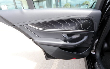 Mercedes-Benz E-Класс, 2018 год, 3 200 000 рублей, 19 фотография