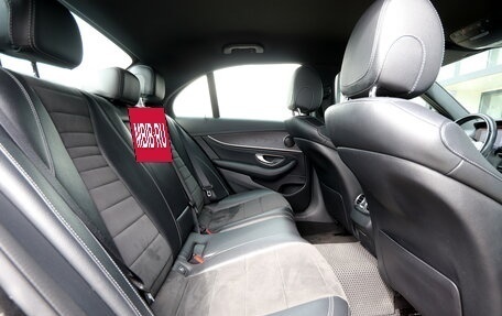 Mercedes-Benz E-Класс, 2018 год, 3 200 000 рублей, 25 фотография