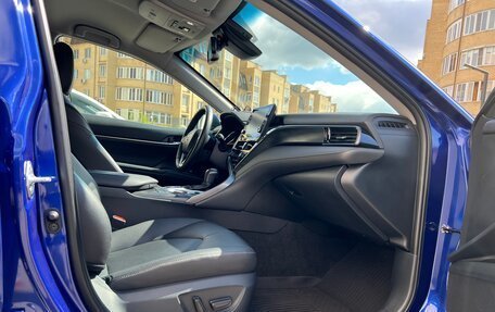 Toyota Camry, 2021 год, 3 520 000 рублей, 10 фотография