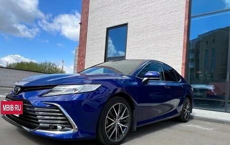 Toyota Camry, 2021 год, 3 520 000 рублей, 2 фотография