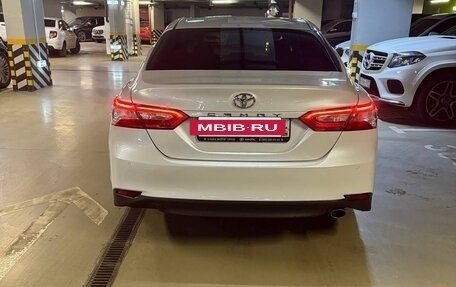 Toyota Camry, 2018 год, 2 200 000 рублей, 4 фотография