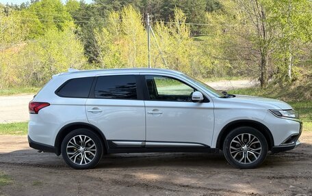 Mitsubishi Outlander III рестайлинг 3, 2017 год, 1 930 000 рублей, 3 фотография