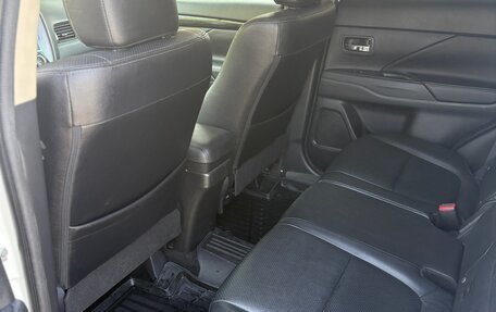 Mitsubishi Outlander III рестайлинг 3, 2017 год, 1 930 000 рублей, 11 фотография