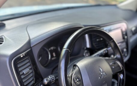 Mitsubishi Outlander III рестайлинг 3, 2017 год, 1 930 000 рублей, 13 фотография