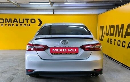 Toyota Camry, 2019 год, 2 299 000 рублей, 11 фотография