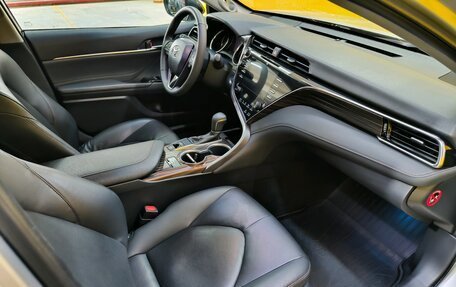 Toyota Camry, 2019 год, 2 299 000 рублей, 15 фотография