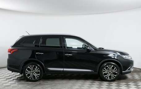 Mitsubishi Outlander III рестайлинг 3, 2015 год, 1 990 000 рублей, 4 фотография