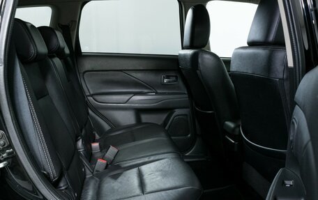 Mitsubishi Outlander III рестайлинг 3, 2015 год, 1 990 000 рублей, 12 фотография
