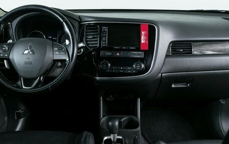 Mitsubishi Outlander III рестайлинг 3, 2015 год, 1 990 000 рублей, 11 фотография