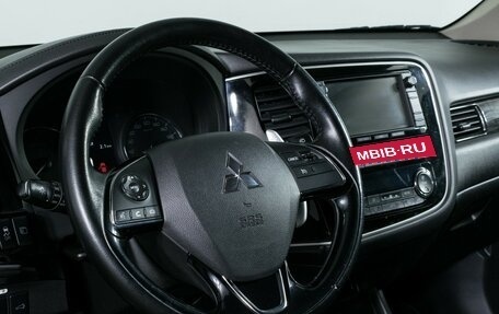 Mitsubishi Outlander III рестайлинг 3, 2015 год, 1 990 000 рублей, 14 фотография