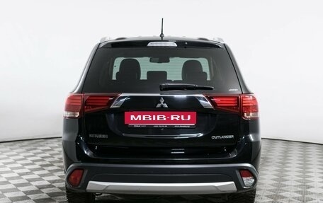 Mitsubishi Outlander III рестайлинг 3, 2015 год, 1 990 000 рублей, 6 фотография