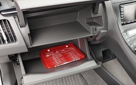 Toyota Prius, 2011 год, 1 000 000 рублей, 8 фотография