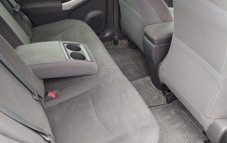 Toyota Prius, 2011 год, 1 000 000 рублей, 7 фотография