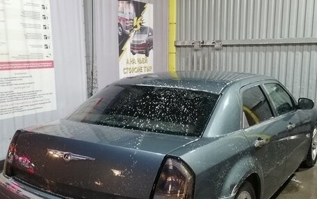 Chrysler 300C II, 2004 год, 495 000 рублей, 2 фотография