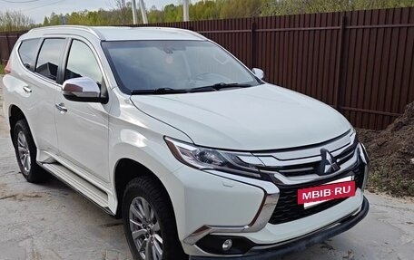 Mitsubishi Pajero Sport III рестайлинг, 2017 год, 2 350 000 рублей, 10 фотография