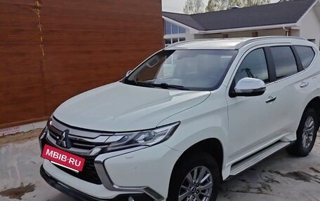 Mitsubishi Pajero Sport III рестайлинг, 2017 год, 2 350 000 рублей, 12 фотография