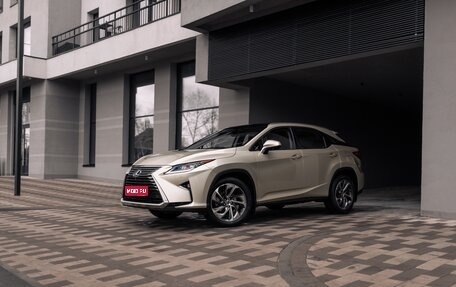 Lexus RX IV рестайлинг, 2019 год, 5 300 000 рублей, 1 фотография