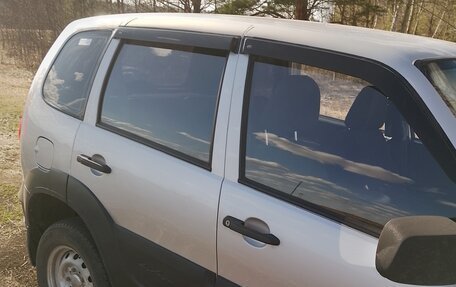 Chevrolet Niva I рестайлинг, 2011 год, 700 000 рублей, 27 фотография