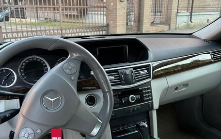 Mercedes-Benz E-Класс, 2011 год, 1 850 000 рублей, 10 фотография