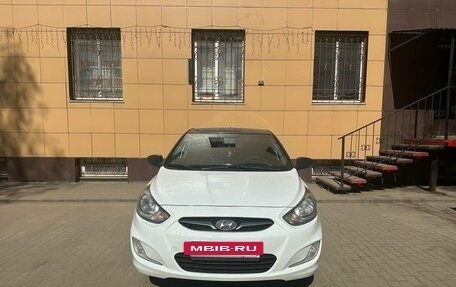 Hyundai Solaris II рестайлинг, 2012 год, 870 000 рублей, 2 фотография