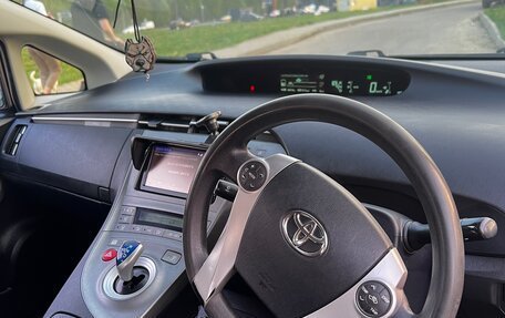 Toyota Prius, 2015 год, 1 200 000 рублей, 3 фотография
