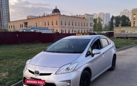Toyota Prius, 2015 год, 1 200 000 рублей, 2 фотография