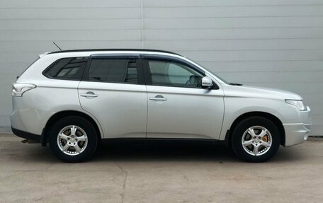 Mitsubishi Outlander III рестайлинг 3, 2013 год, 1 325 000 рублей, 2 фотография