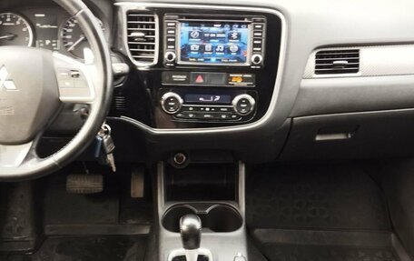 Mitsubishi Outlander III рестайлинг 3, 2013 год, 1 325 000 рублей, 9 фотография