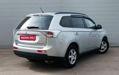 Mitsubishi Outlander III рестайлинг 3, 2013 год, 1 325 000 рублей, 10 фотография