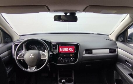 Mitsubishi Outlander III рестайлинг 3, 2013 год, 1 325 000 рублей, 18 фотография