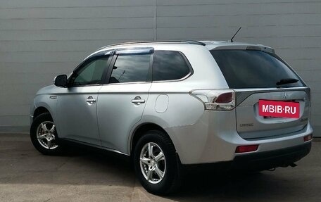 Mitsubishi Outlander III рестайлинг 3, 2013 год, 1 325 000 рублей, 17 фотография