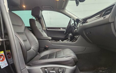 Volkswagen Touareg III, 2013 год, 1 933 000 рублей, 13 фотография