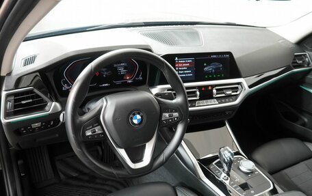 BMW 3 серия, 2019 год, 3 990 000 рублей, 12 фотография