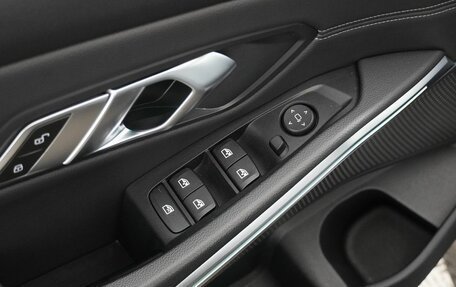BMW 3 серия, 2019 год, 3 990 000 рублей, 18 фотография