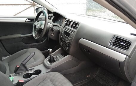 Volkswagen Jetta VI, 2011 год, 990 000 рублей, 4 фотография