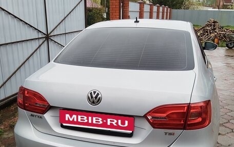 Volkswagen Jetta VI, 2011 год, 990 000 рублей, 3 фотография