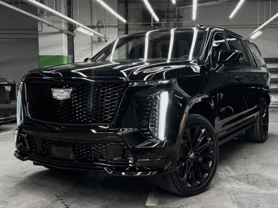 Cadillac Escalade V, 2025 год, 33 000 000 рублей, 1 фотография