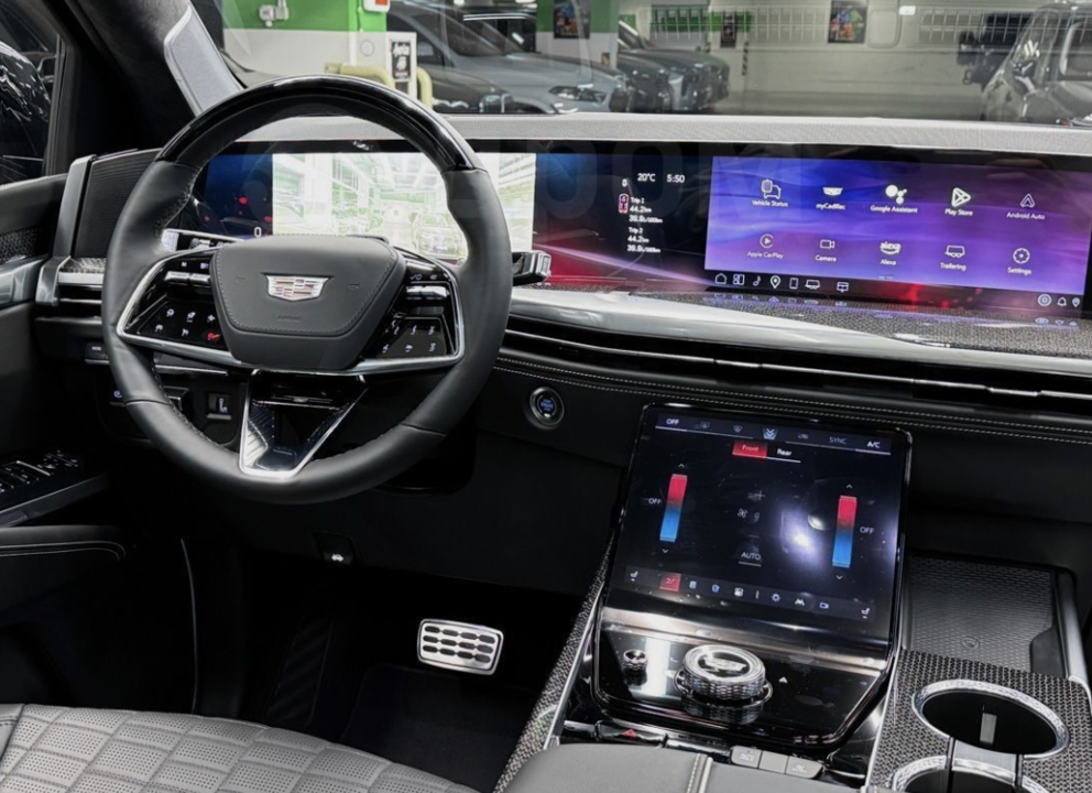 Cadillac Escalade V, 2025 год, 33 000 000 рублей, 10 фотография