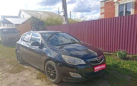 Opel Astra J, 2012 год, 630 000 рублей, 1 фотография