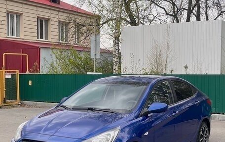 Hyundai Solaris II рестайлинг, 2011 год, 700 000 рублей, 1 фотография
