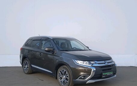 Mitsubishi Outlander III рестайлинг 3, 2016 год, 1 399 000 рублей, 3 фотография