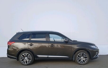 Mitsubishi Outlander III рестайлинг 3, 2016 год, 1 399 000 рублей, 4 фотография