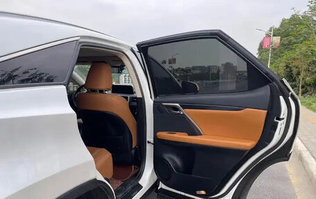 Lexus RX IV рестайлинг, 2022 год, 3 900 000 рублей, 12 фотография