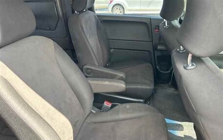 Honda Freed I, 2010 год, 750 000 рублей, 7 фотография
