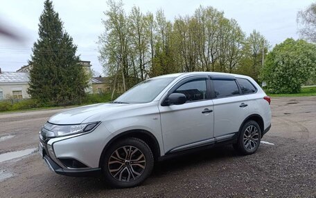 Mitsubishi Outlander III рестайлинг 3, 2021 год, 2 300 000 рублей, 1 фотография