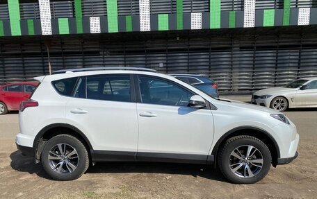 Toyota RAV4, 2018 год, 2 700 000 рублей, 15 фотография