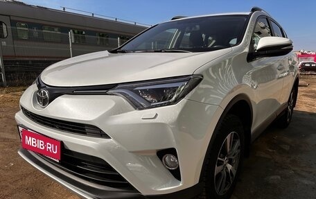 Toyota RAV4, 2018 год, 2 700 000 рублей, 9 фотография