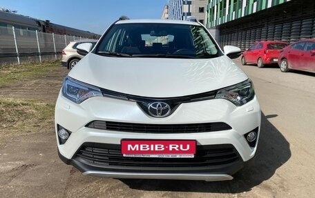Toyota RAV4, 2018 год, 2 700 000 рублей, 10 фотография