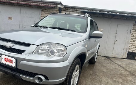 Chevrolet Niva I рестайлинг, 2015 год, 820 000 рублей, 2 фотография