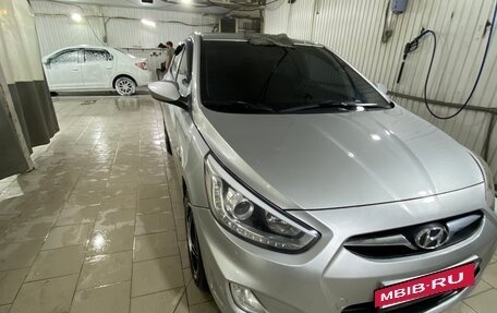 Hyundai Solaris II рестайлинг, 2013 год, 990 000 рублей, 2 фотография